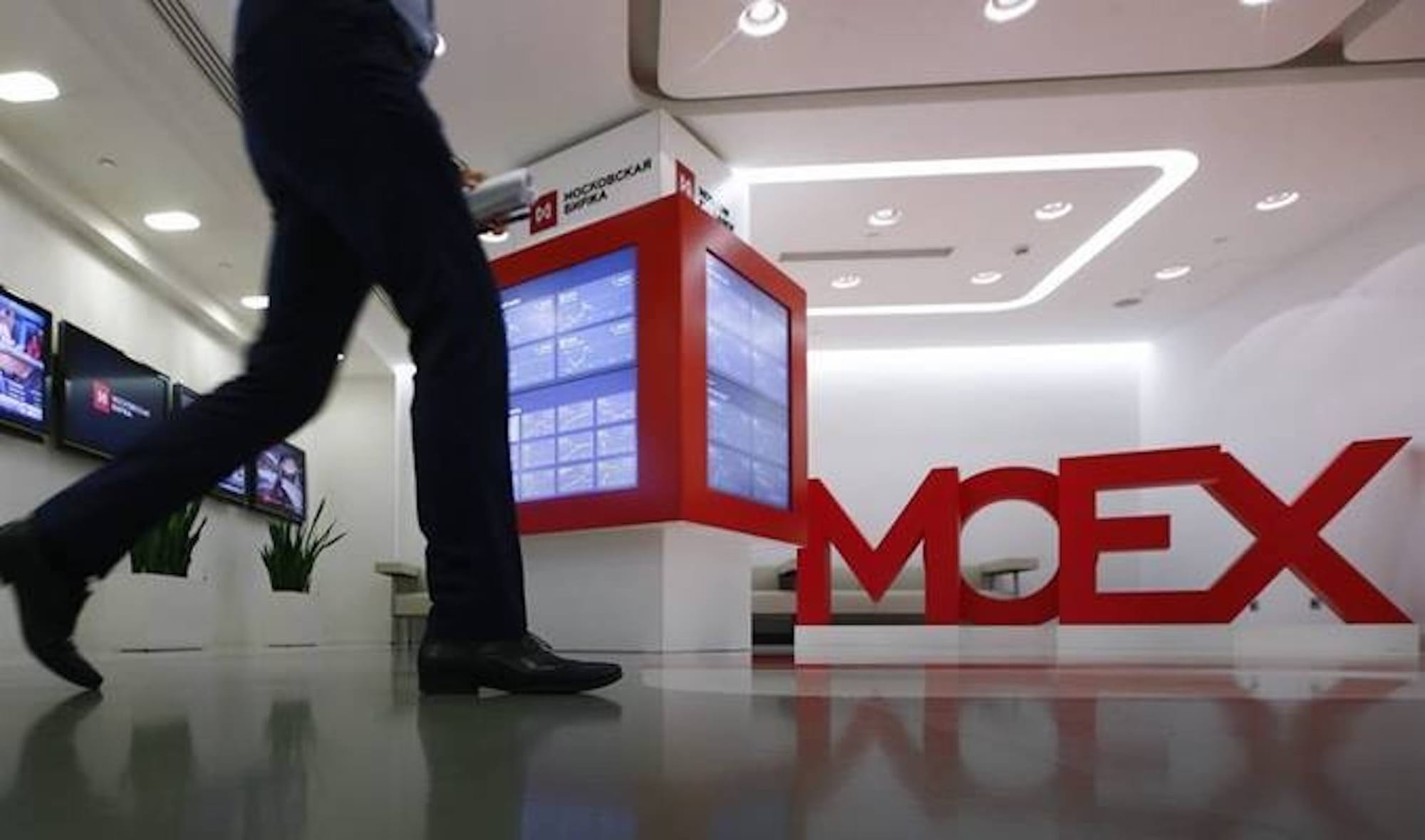 War chokes Russian stock market, again