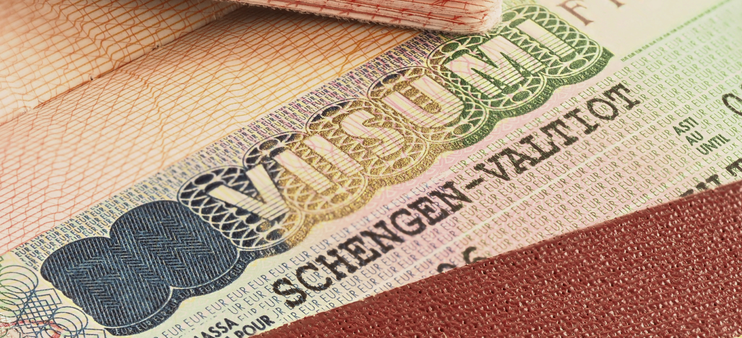 Russians voice frustration over EU visa tightening | The Bell