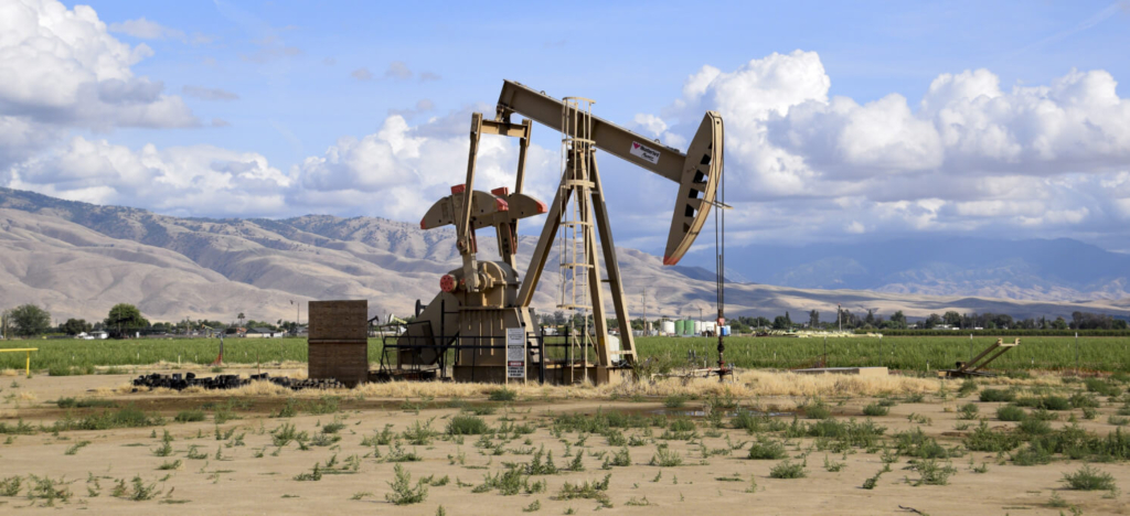 Russia pushes spending cuts despite oil boom | The Bell